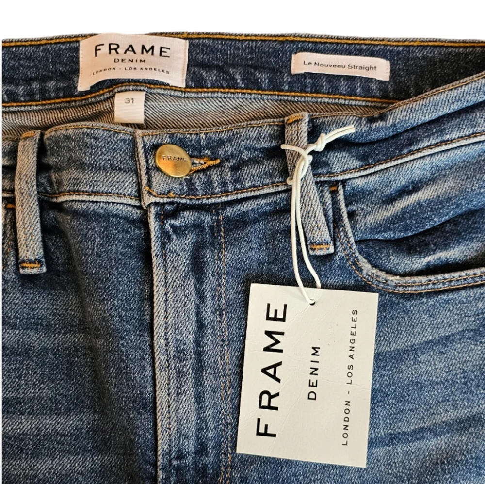 Frame Le Nouveau Straight Jeans with Raw Edge Slit Size 31 NWT